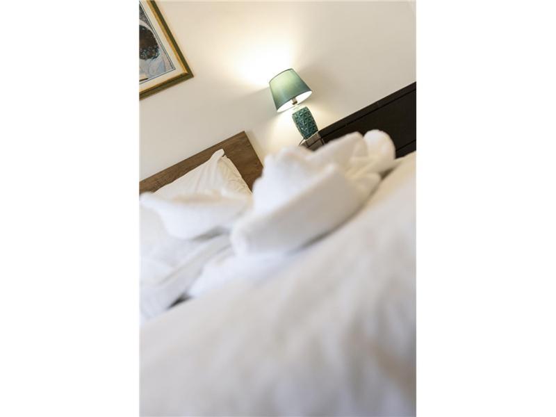 2 Bedroom Apartment-hosted By Sweetstay Apartament